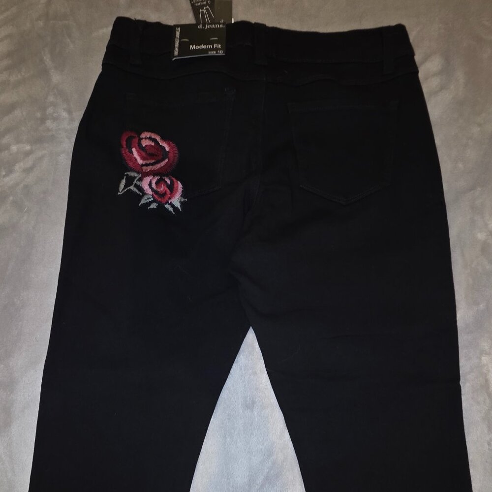 d. Jeans - Chic Black Jeans with Rose Emroidery